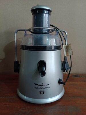 Juguera Moulinex con boca ancha para fruta