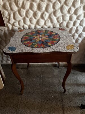 MESA CON MOSAIQUISMO