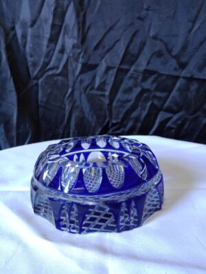 Cenicero de vidrio tallado