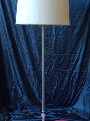 Lámpara de pie de bronce