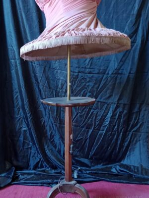 Antigue Lámpara de pie de madera c/Tulipa de tela plisada