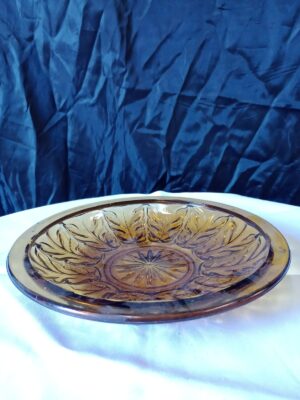 Plato de vidrio fundido color ambar